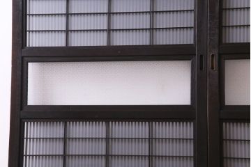 昭和期　板ガラス裏障子留め　花ガラス入り　深い色味の木材が和モダンの空間を演出する格子帯戸(ガラス帯戸、格子戸、引き戸、建具)2枚組
