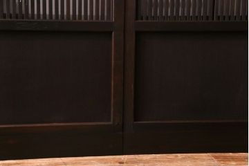 昭和期　板ガラス裏障子留め　透けて見える桟の美しさが際立つ格子戸(仕切り戸、引き戸、建具)2枚組