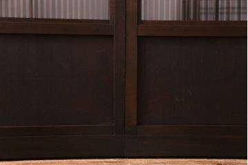 昭和期　板ガラス裏障子留め　透けて見える桟の美しさが際立つ格子戸(仕切り戸、引き戸、建具)2枚組