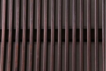 和製アンティーク　裏障子付き　シックで落ち着きのある幅狭の格子戸(引き戸、障子戸、建具)2枚セット