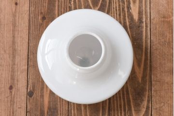 なめらかなフォルムが上品な雰囲気を醸し出す天井照明(吊り下げ照明、ライト)