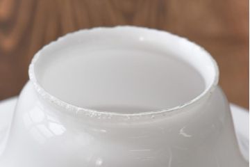 なめらかなフォルムが上品な雰囲気を醸し出す天井照明(吊り下げ照明、ライト)