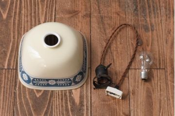オールドノリタケ・則武(日陶)　四角形　草花モチーフが上品なシェード(電笠、天井照明)(1)