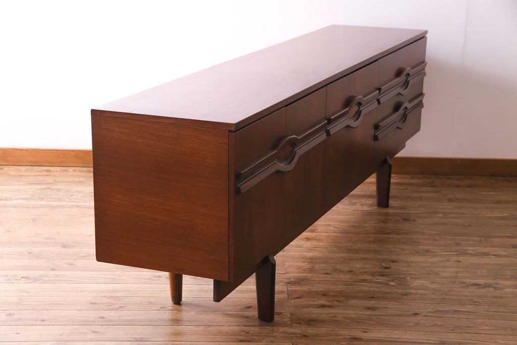 北欧ヴィンテージ家具　チーク材　個性的なデザインが目を惹くサイドボード(サイドキャビネット、リビングボード、ビンテージ)