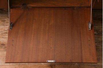 北欧ヴィンテージ家具　チーク材　個性的なデザインが目を惹くサイドボード(サイドキャビネット、リビングボード、ビンテージ)