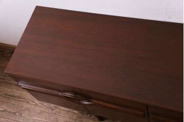 北欧ヴィンテージ家具　チーク材　個性的なデザインが目を惹くサイドボード(サイドキャビネット、リビングボード、ビンテージ)