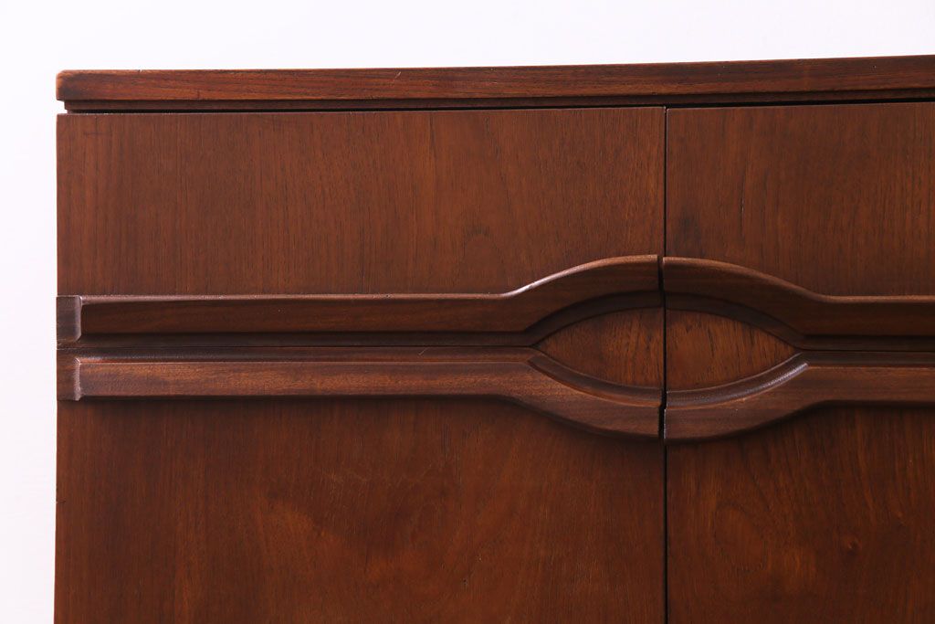 北欧ヴィンテージ家具　チーク材　個性的なデザインが目を惹くサイドボード(サイドキャビネット、リビングボード、ビンテージ)