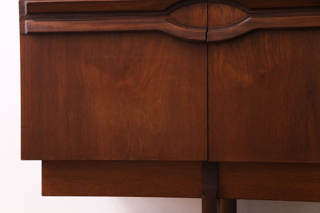 北欧ヴィンテージ家具　チーク材　個性的なデザインが目を惹くサイドボード(サイドキャビネット、リビングボード、ビンテージ)