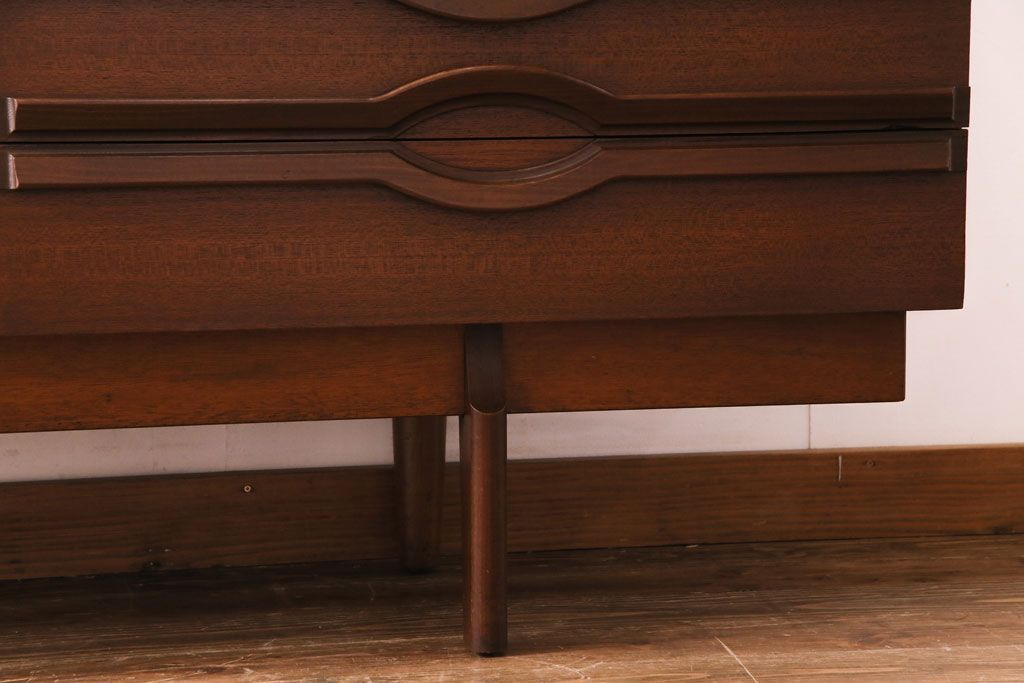 北欧ヴィンテージ家具　チーク材　個性的なデザインが目を惹くサイドボード(サイドキャビネット、リビングボード、ビンテージ)