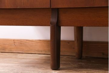 北欧ヴィンテージ家具　チーク材　個性的なデザインが目を惹くサイドボード(サイドキャビネット、リビングボード、ビンテージ)