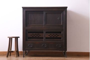 アンティーク家具　和製アンティーク　明治期　脚付き　三尺　味わいある佇まいの水屋箪笥サイドボード(収納棚、食器棚)