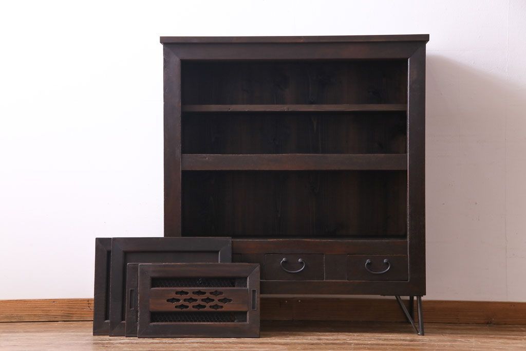 アンティーク家具　和製アンティーク　明治期　脚付き　三尺　味わいある佇まいの水屋箪笥サイドボード(収納棚、食器棚)