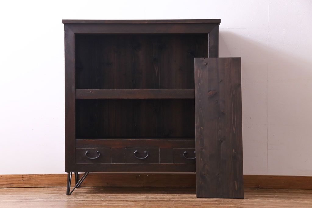 アンティーク家具　和製アンティーク　明治期　脚付き　三尺　味わいある佇まいの水屋箪笥サイドボード(収納棚、食器棚)