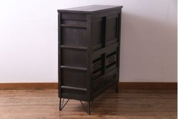 アンティーク家具　和製アンティーク　明治期　脚付き　三尺　味わいある佇まいの水屋箪笥サイドボード(収納棚、食器棚)