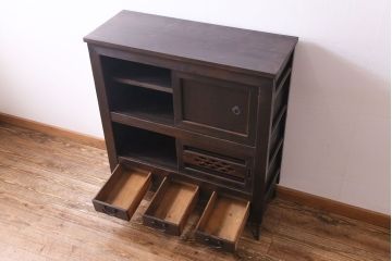 アンティーク家具　和製アンティーク　明治期　脚付き　三尺　味わいある佇まいの水屋箪笥サイドボード(収納棚、食器棚)