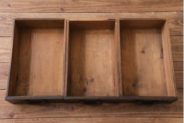 アンティーク家具　和製アンティーク　明治期　脚付き　三尺　味わいある佇まいの水屋箪笥サイドボード(収納棚、食器棚)