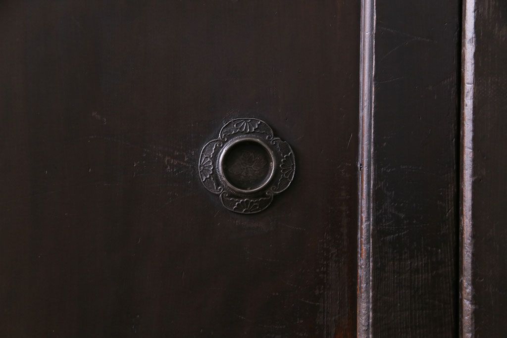 アンティーク家具　和製アンティーク　明治期　脚付き　三尺　味わいある佇まいの水屋箪笥サイドボード(収納棚、食器棚)