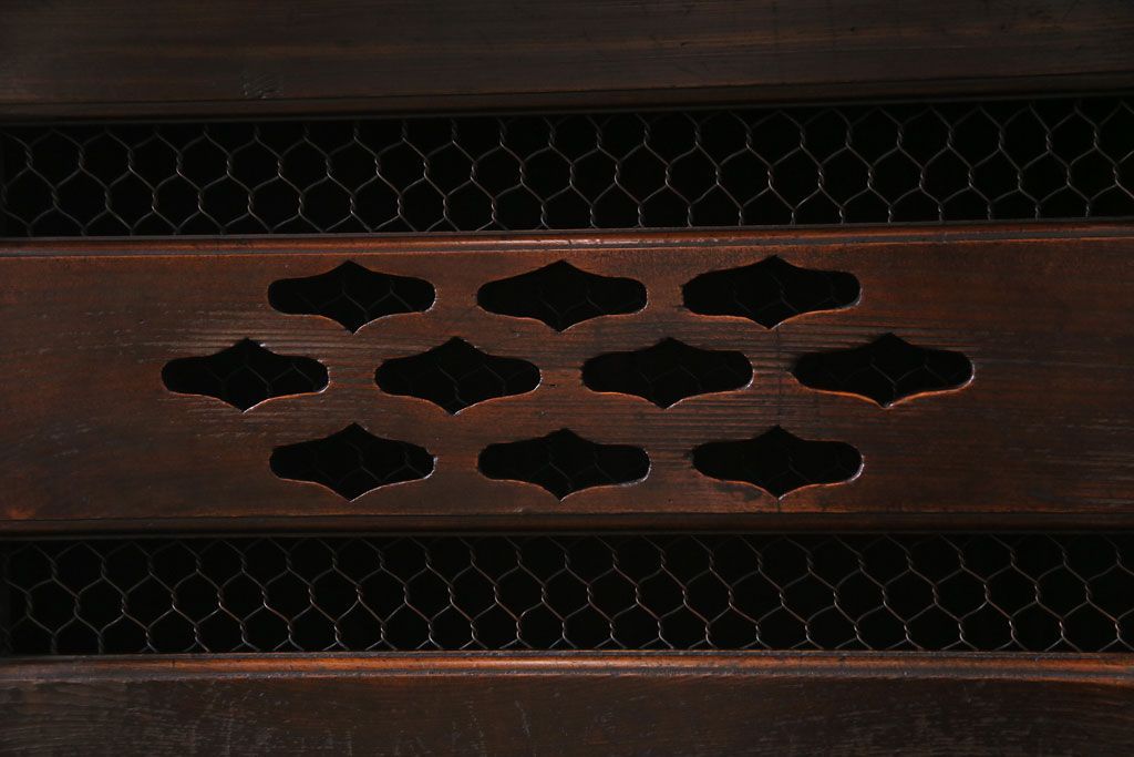 アンティーク家具　和製アンティーク　明治期　脚付き　三尺　味わいある佇まいの水屋箪笥サイドボード(収納棚、食器棚)