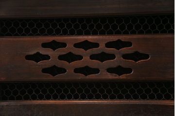 アンティーク家具　和製アンティーク　明治期　脚付き　三尺　味わいある佇まいの水屋箪笥サイドボード(収納棚、食器棚)