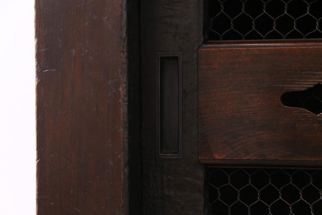 アンティーク家具　和製アンティーク　明治期　脚付き　三尺　味わいある佇まいの水屋箪笥サイドボード(収納棚、食器棚)