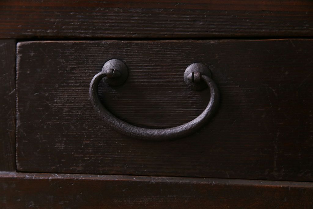 アンティーク家具　和製アンティーク　明治期　脚付き　三尺　味わいある佇まいの水屋箪笥サイドボード(収納棚、食器棚)