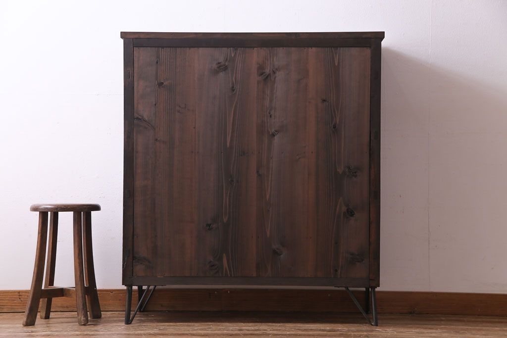 アンティーク家具　和製アンティーク　明治期　脚付き　三尺　味わいある佇まいの水屋箪笥サイドボード(収納棚、食器棚)