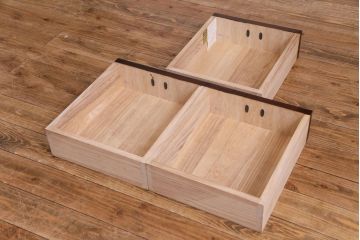 中古　岩谷堂箪笥　くっきりとした木目と重厚な金具の脚付きローボード(リビングボード、収納棚)