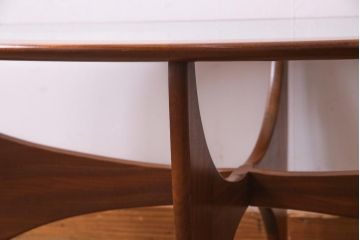 ヴィンテージ家具　北欧ビンテージ　G-plan(ジープラン)　　ガラストップがおしゃれなチーク材のコーヒーテーブル(センターテーブル)