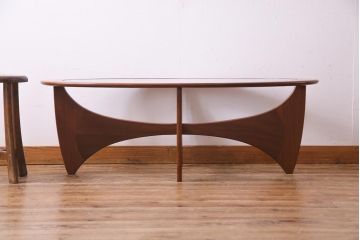 ヴィンテージ家具　北欧ビンテージ　G-plan(ジープラン)　　ガラストップがおしゃれなチーク材のコーヒーテーブル(センターテーブル)