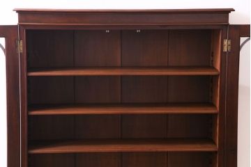 アンティーク家具　イギリスアンティーク　マホガニー材　上品さが漂うシンプルな本箱(飾り棚、キャビネット)