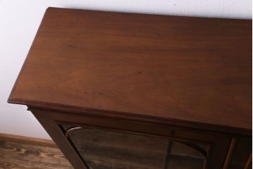 アンティーク家具　イギリスアンティーク　マホガニー材　上品さが漂うシンプルな本箱(飾り棚、キャビネット)