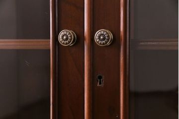 アンティーク家具　イギリスアンティーク　マホガニー材　上品さが漂うシンプルな本箱(飾り棚、キャビネット)