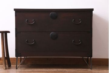 アンティーク家具　和製アンティーク　鉄脚付き　前面ケヤキ材　味わいのある風合いが魅力の箪笥ローチェスト(ローボード、衣装箪笥)