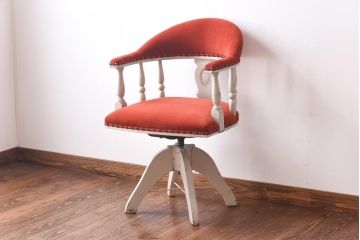 ペイント家具　赤い座面が可愛らしいレトロなドクターチェア(回転イス)