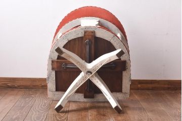 ペイント家具　赤い座面が可愛らしいレトロなドクターチェア(回転イス)