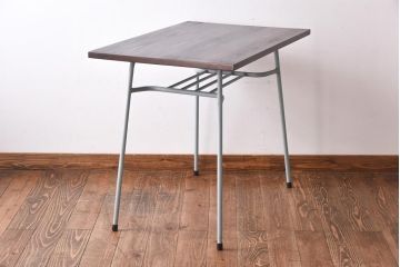 アンティーク家具　ヒノキ材製天板　淡いペイントカラーのアイアンテーブル(作業台、カフェテーブル)