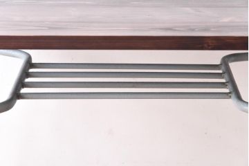 アンティーク家具　ヒノキ材製天板　淡いペイントカラーのアイアンテーブル(作業台、カフェテーブル)