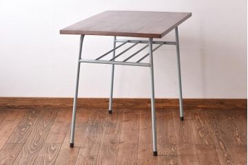 アンティーク家具　ヒノキ材製天板　淡いペイントカラーのアイアンテーブル(作業台、カフェテーブル)(1)