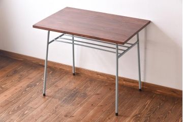 アンティーク家具　ヒノキ材製天板　淡いペイントカラーのアイアンテーブル(作業台、カフェテーブル)(1)