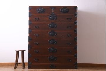 中古美品　南部箪笥　豪華な手打ち彫金金具が目を惹く衣装箪笥(引き出し、整理箪笥)(定価約70万円)