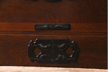 中古美品　南部箪笥　豪華な手打ち彫金金具が目を惹く衣装箪笥(引き出し、整理箪笥)(定価約70万円)