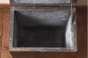 アンティーク雑貨　昭和レトロ　栓材・鉛板張り　奥行スリムな蓋付き木箱(収納箱)