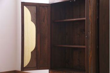 アンティーク家具　昭和中期　大正ロマン　色ガラス入り　扉のデザインが印象的な本箱(収納棚、キャビネット)