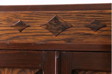 アンティーク家具　昭和中期　大正ロマン　色ガラス入り　扉のデザインが印象的な本箱(収納棚、キャビネット)