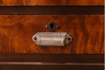 アンティーク家具　昭和中期　大正ロマン　色ガラス入り　扉のデザインが印象的な本箱(収納棚、キャビネット)