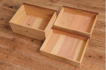アンティーク家具　昭和中期　大正ロマン　色ガラス入り　扉のデザインが印象的な本箱(収納棚、キャビネット)