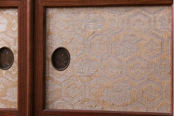 アンティーク家具　和製アンティーク　三方ケヤキ材　上手物　凝った作りが存在感を放つ茶箪笥(収納棚、飾り棚、茶棚)