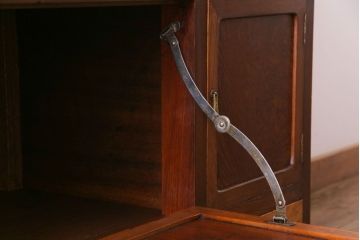 アンティーク家具　和製アンティーク　三方ケヤキ材　上手物　凝った作りが存在感を放つ茶箪笥(収納棚、飾り棚、茶棚)