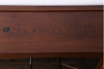 アンティーク家具　和製アンティーク　三方ケヤキ材　上手物　凝った作りが存在感を放つ茶箪笥(収納棚、飾り棚、茶棚)