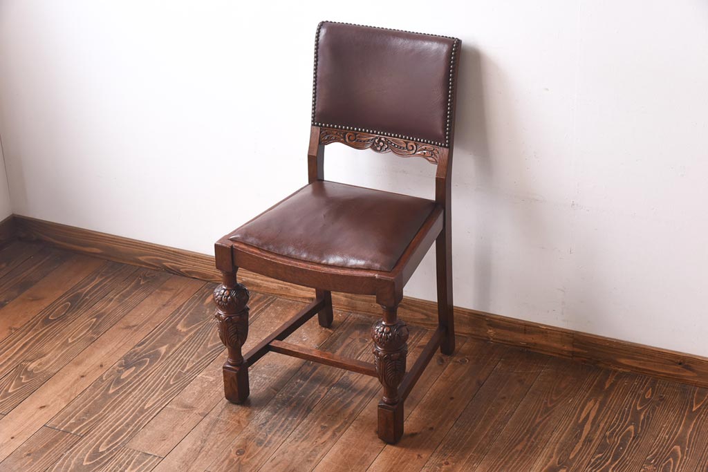 アンティーク家具 イギリスアンティーク オーク材 本革 彫刻の意匠がおしゃれなチェア(ダイニングチェア、椅子)